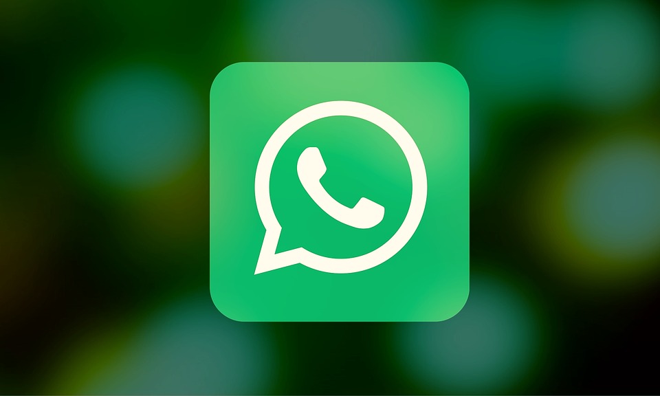 How to read whatsapp messages without blue ticks