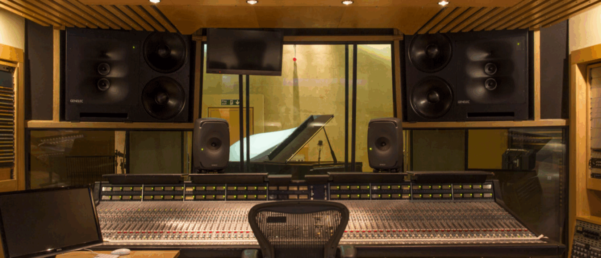 Clubhouse introduces Spatial Audio to Social Audio Rooms