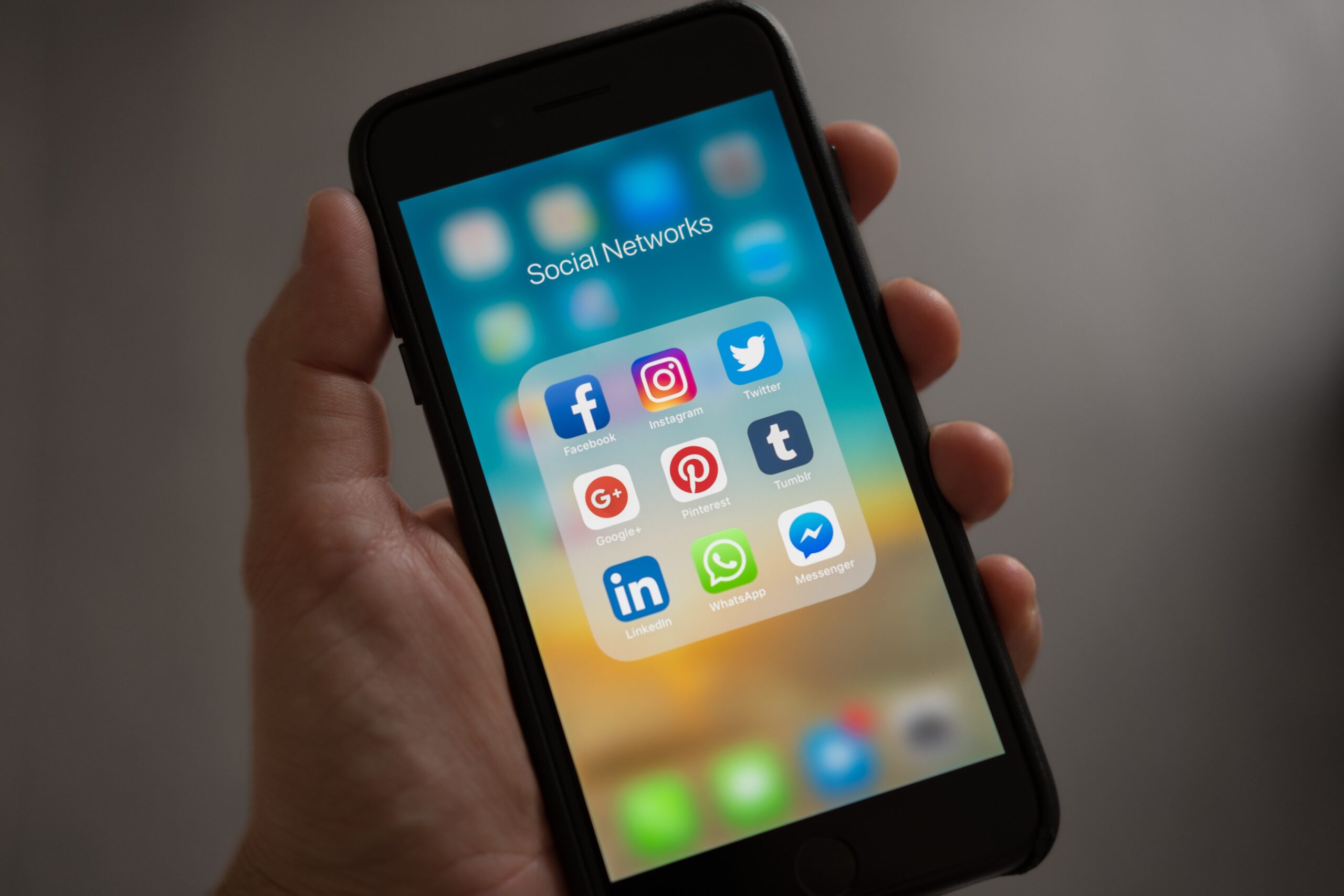 Twitter finally shows previews for Instagram link