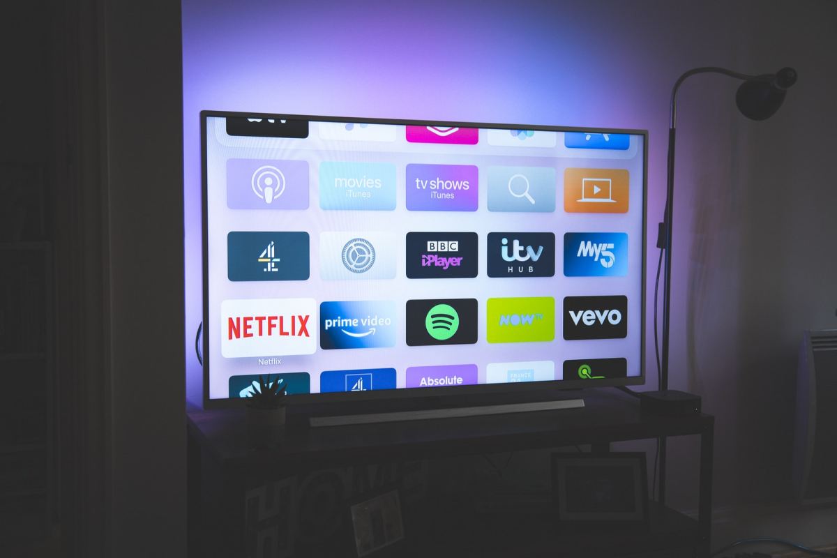 How to turn old TV into a smart TV