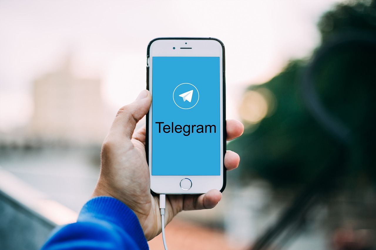 How to delete chat history on Telegram