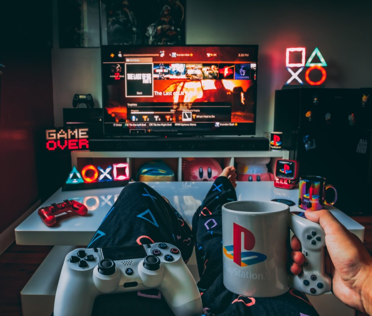 white sony ps 4 game controller