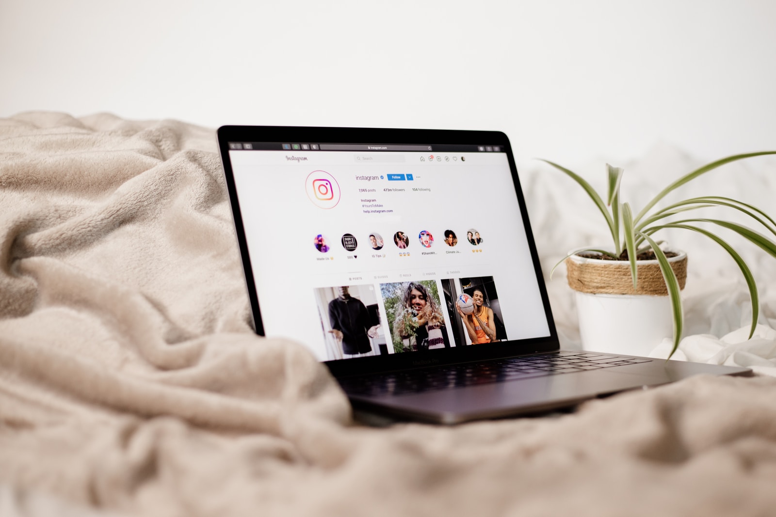 How to save pictures from Instagram chat and instant messages How to save pictures from Instagram chat and instant messages