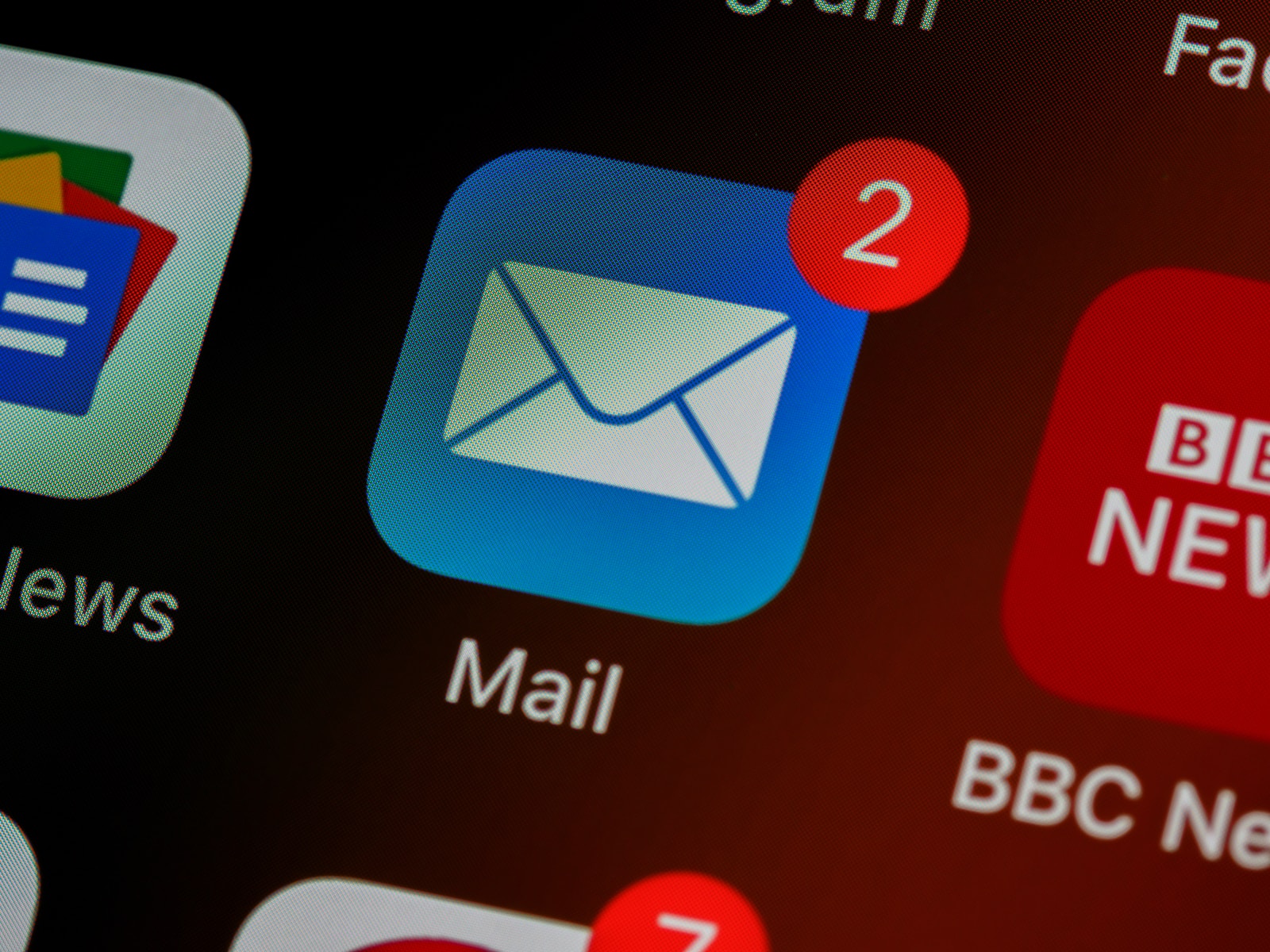 How to merge duplicate contacts in Outlook