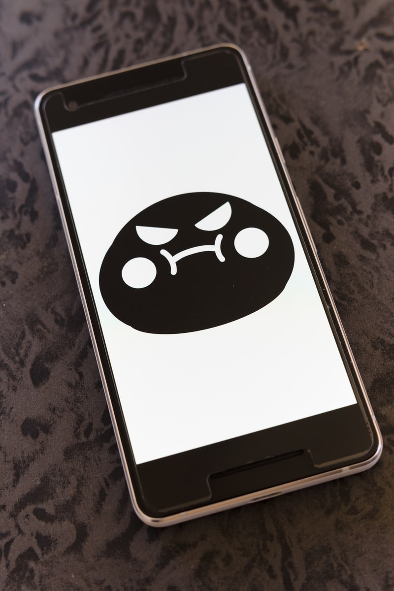 How to react to WhatsApp messages with different Emojis How to react to WhatsApp messages with different Emojis