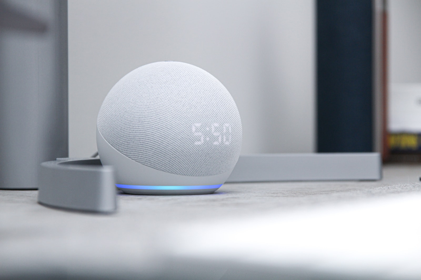 How to control lights with an Alexa device How to control lights with an Alexa device