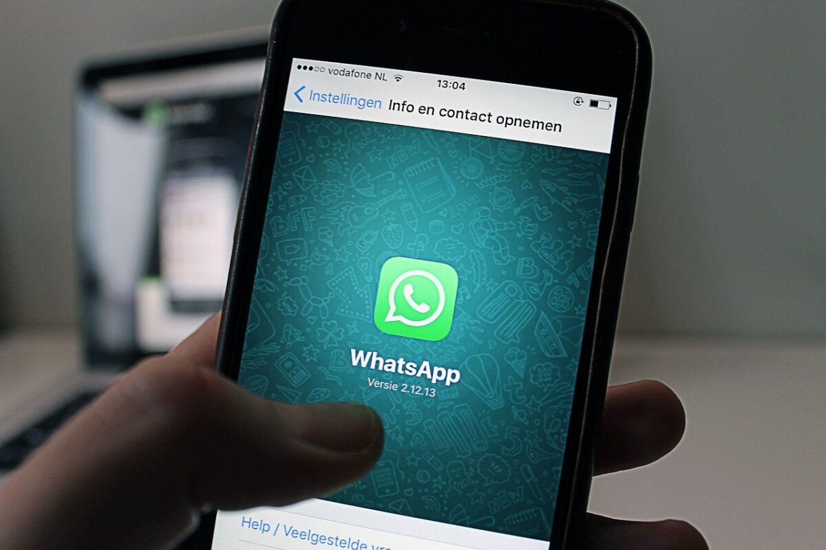 How to send a whatsapp message on email