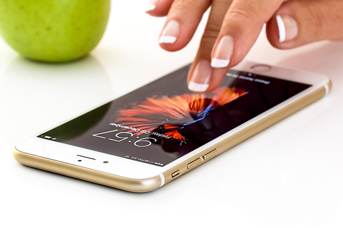 Which Screen Is Better for a Smartphone: TFT or IPS
